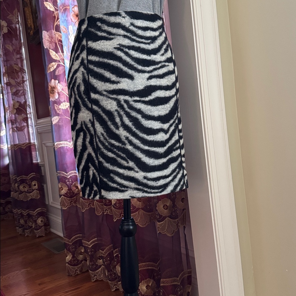 New NWOT Ann Taylor Black and White Wool Blend Zebra Pencil Skirt